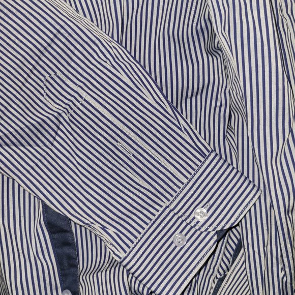 Men's Casual Buttondown - Picture 3 of 4